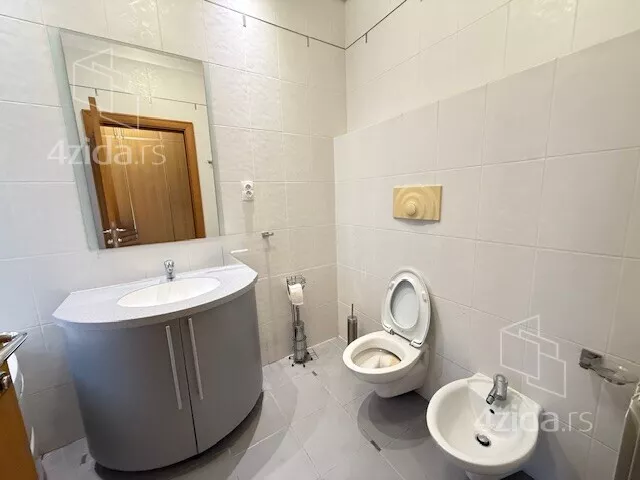 Šestosoban stan | 4zida