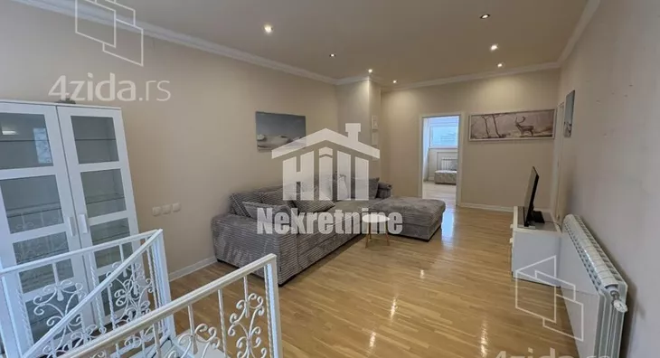 Šestoiposoban stan | 4zida