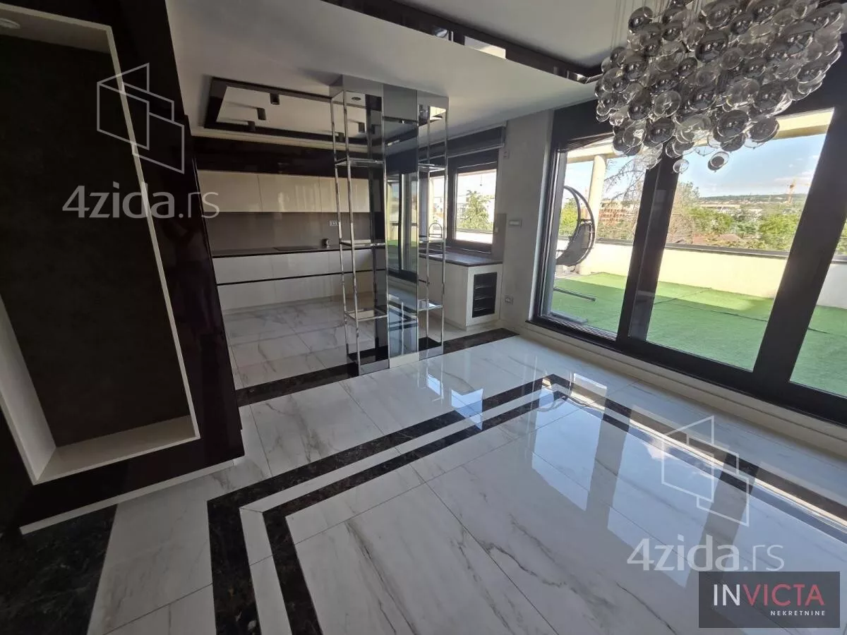 Šestosoban stan | 4zida