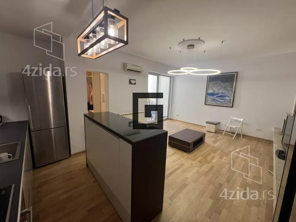 Četvoroiposoban stan | 4zida