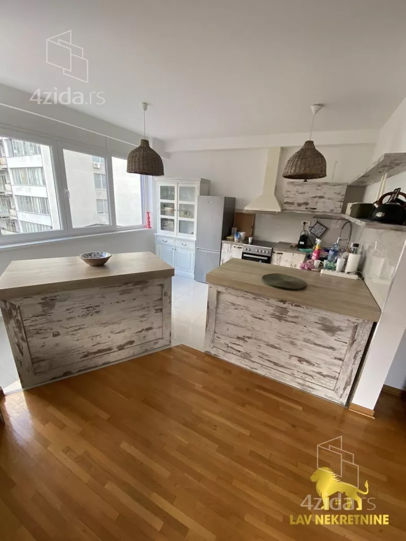 Troiposoban stan | 4zida