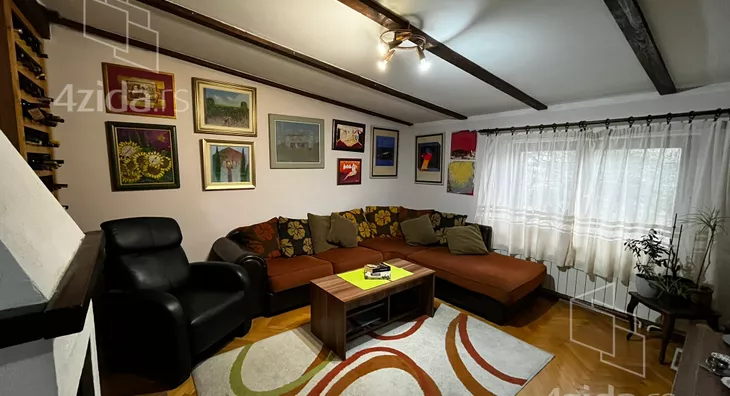 Šestosoban stan | 4zida