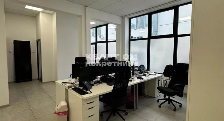 Poslovna zgrada | 4zida