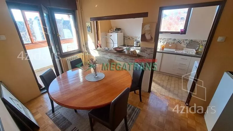 Dvoiposoban stan | 4zida