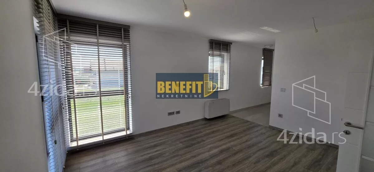 Poslovna zgrada | 4zida