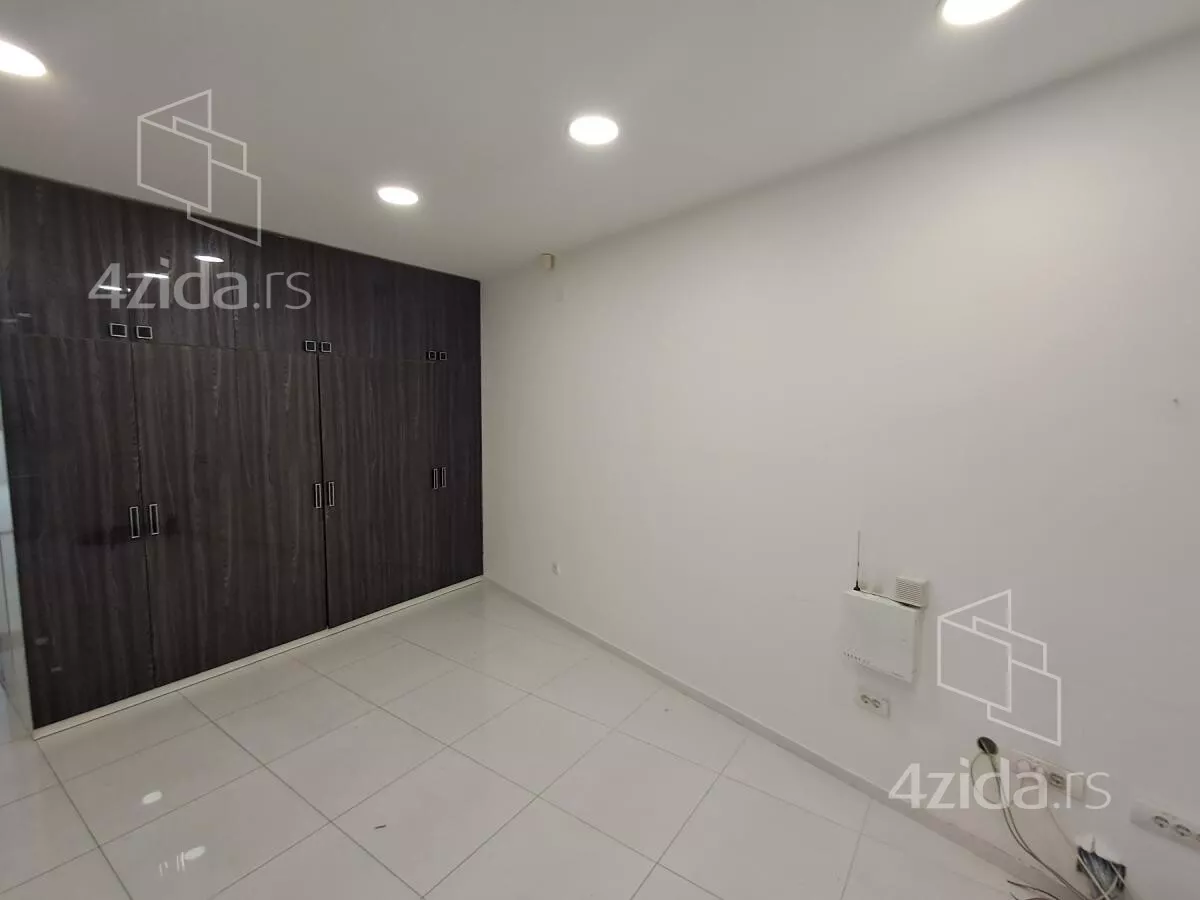 Lokal | 4zida