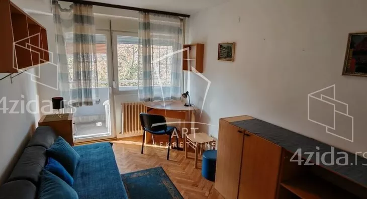 Šestosoban stan | 4zida