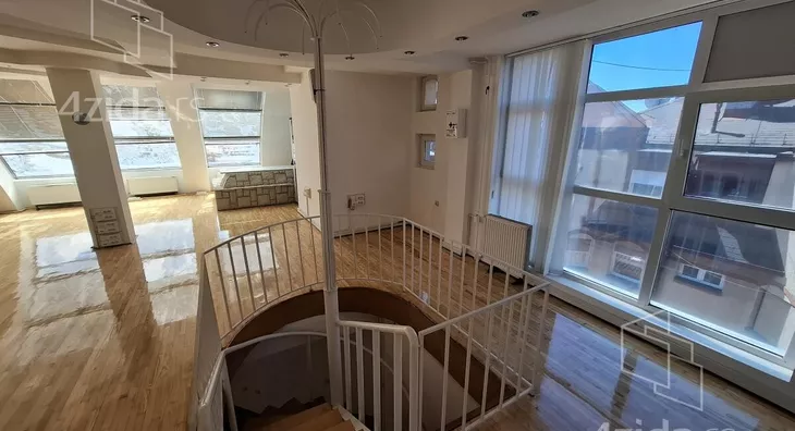 Šestosoban stan | 4zida