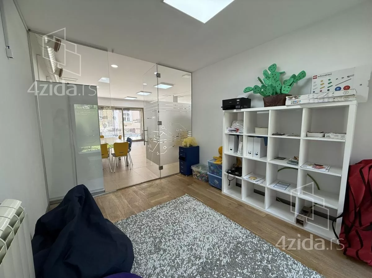 Lokal | 4zida