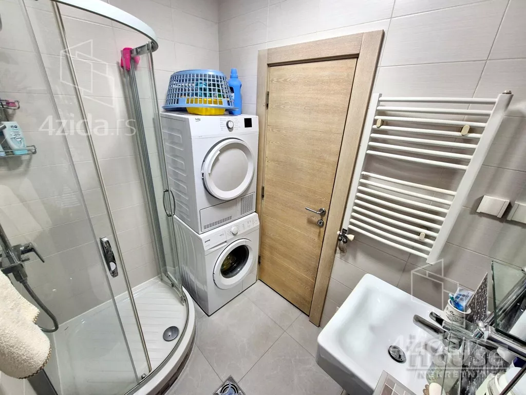 Šestosoban stan | 4zida