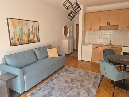 Lasla Gala | 4zida.rs