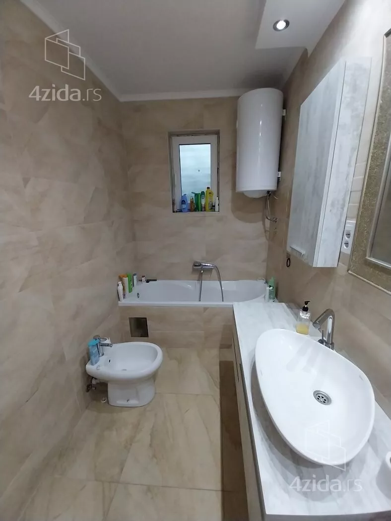 Petosoban stan | 4zida