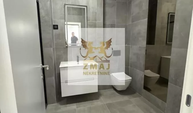 Šestosoban stan | 4zida