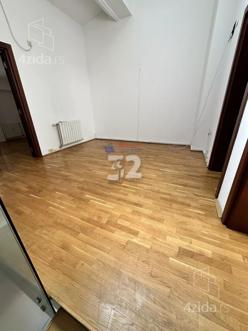 Četvoroiposoban stan | 4zida