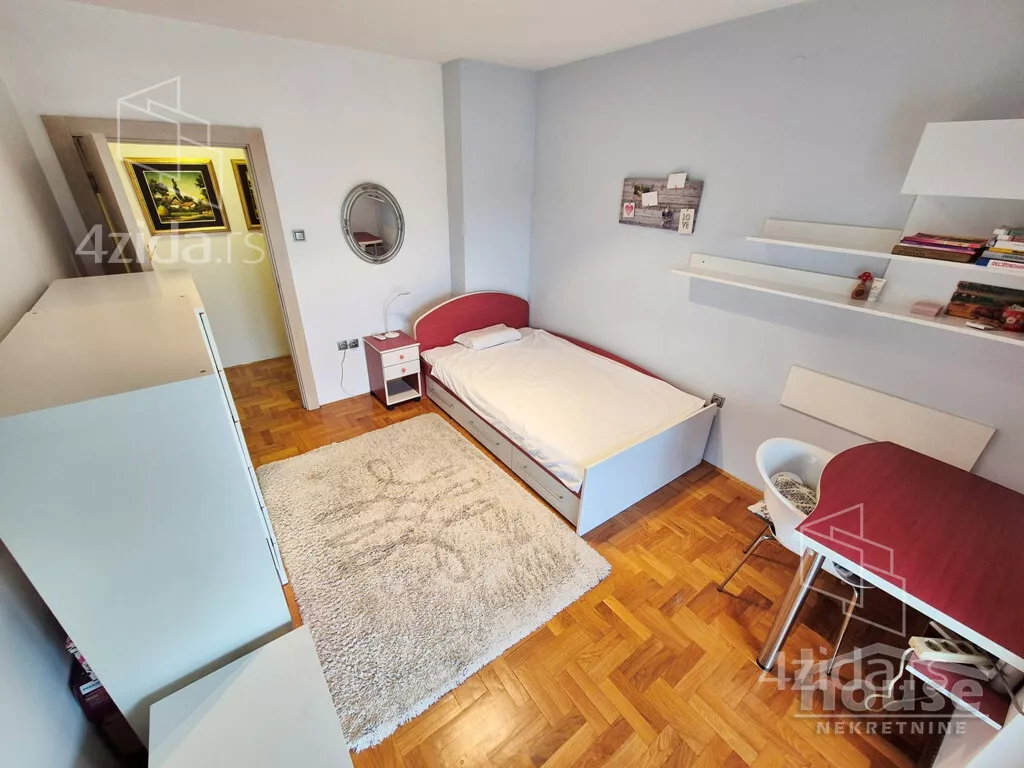 Šestosoban stan | 4zida