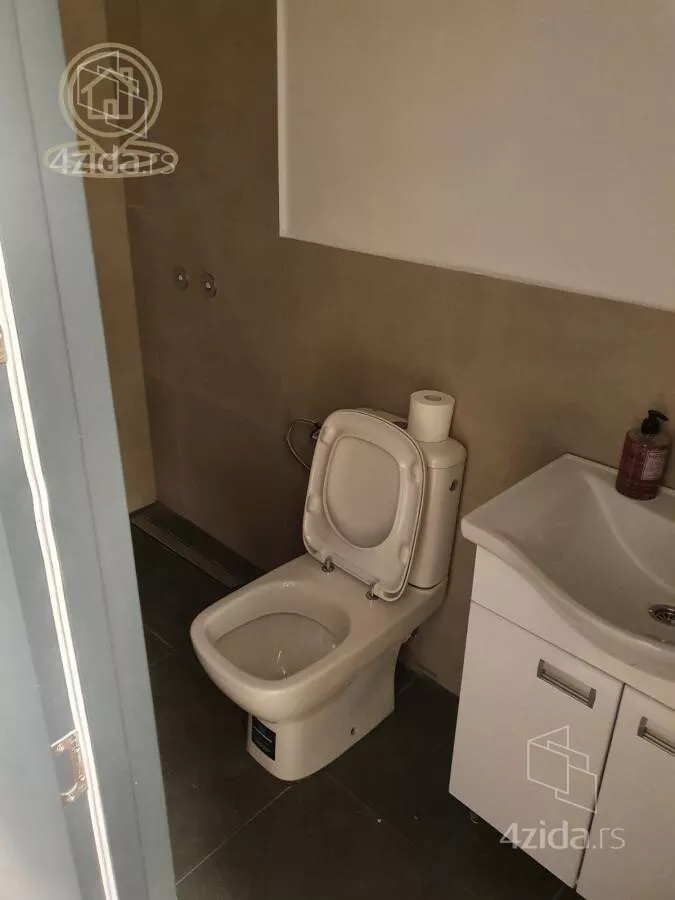 Četvoroiposoban stan | 4zida