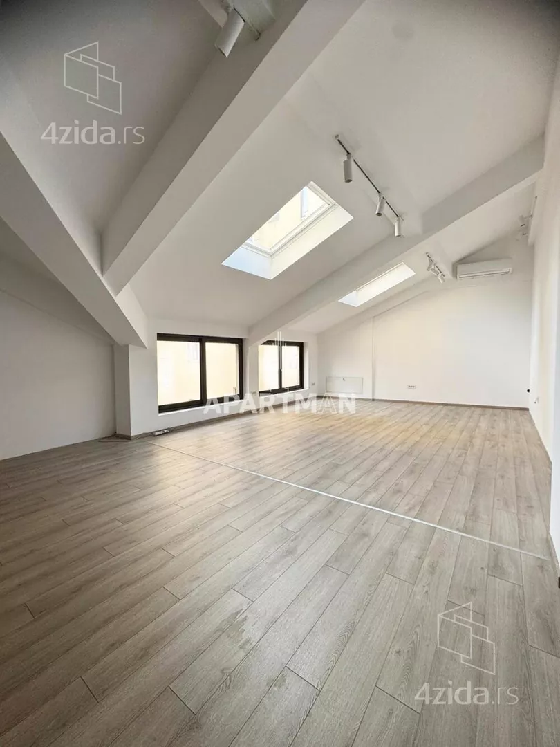 Poslovna zgrada | 4zida