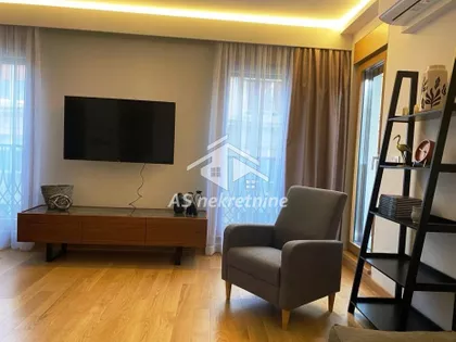 Vukov Spomenik | 4zida.rs