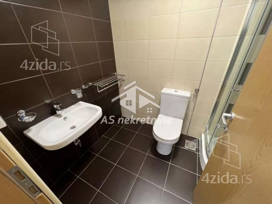 Četvoroiposoban stan | 4zida