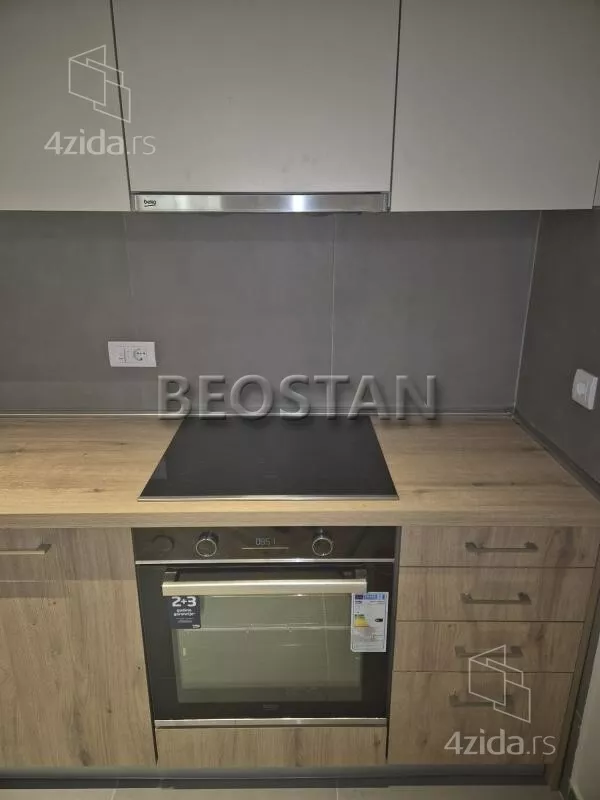 Šestosoban stan | 4zida