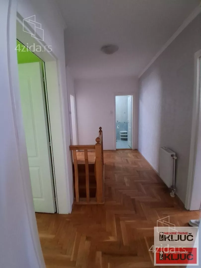 Četvoroiposoban stan | 4zida