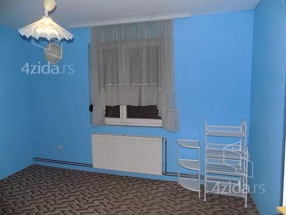 Poslovna zgrada | 4zida