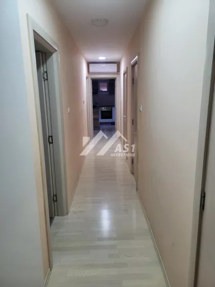 Vase Ostojića | 4zida.rs