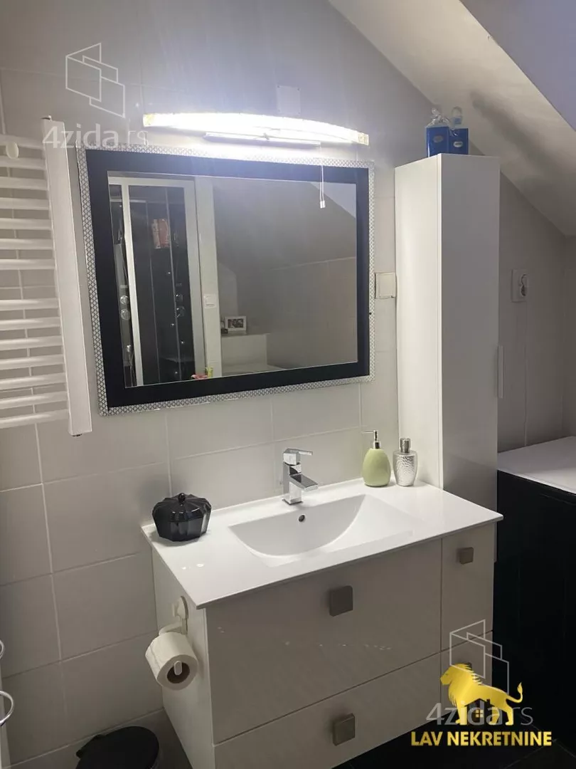 Četvoroiposoban stan | 4zida