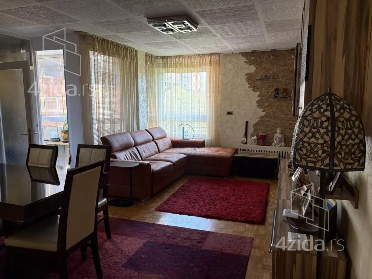 Dvoiposoban stan | 4zida