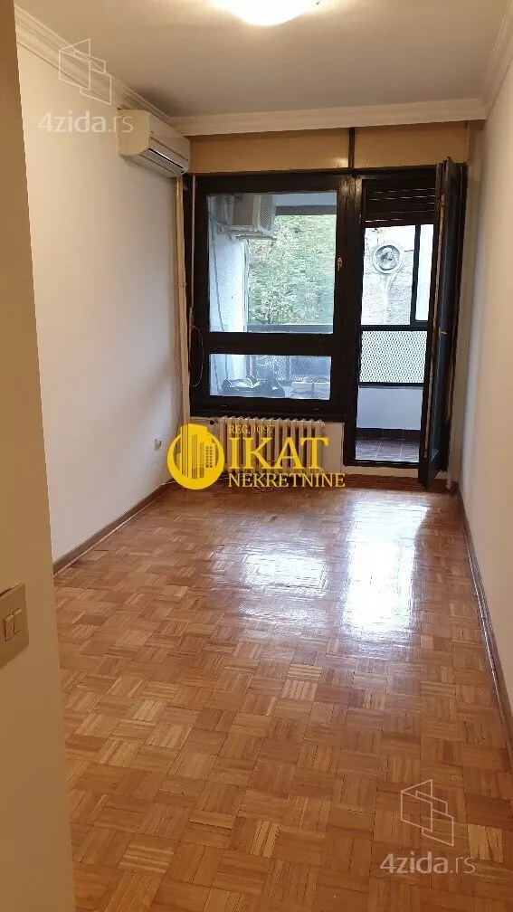 Četvoroiposoban stan | 4zida