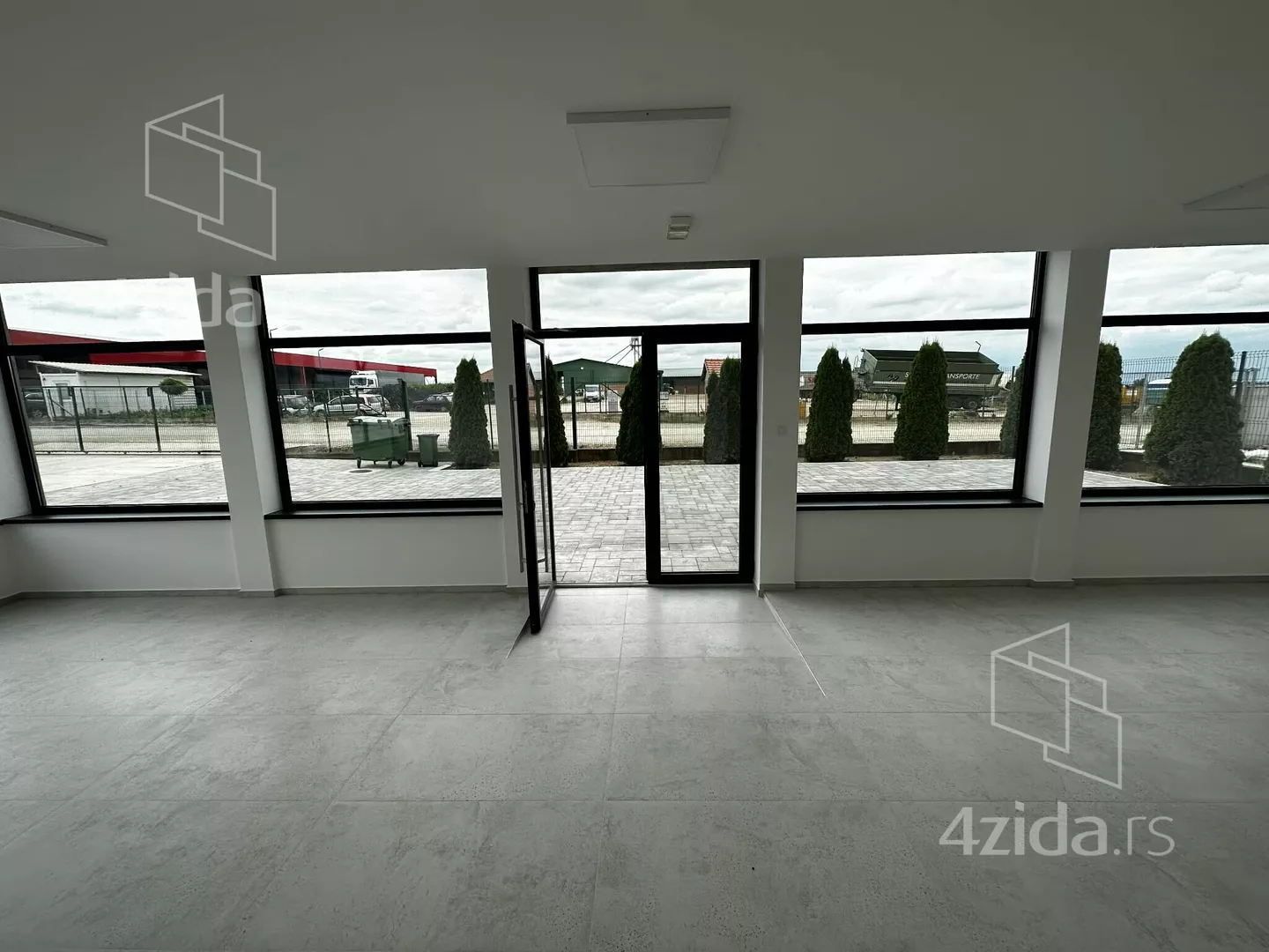 Poslovna zgrada | 4zida