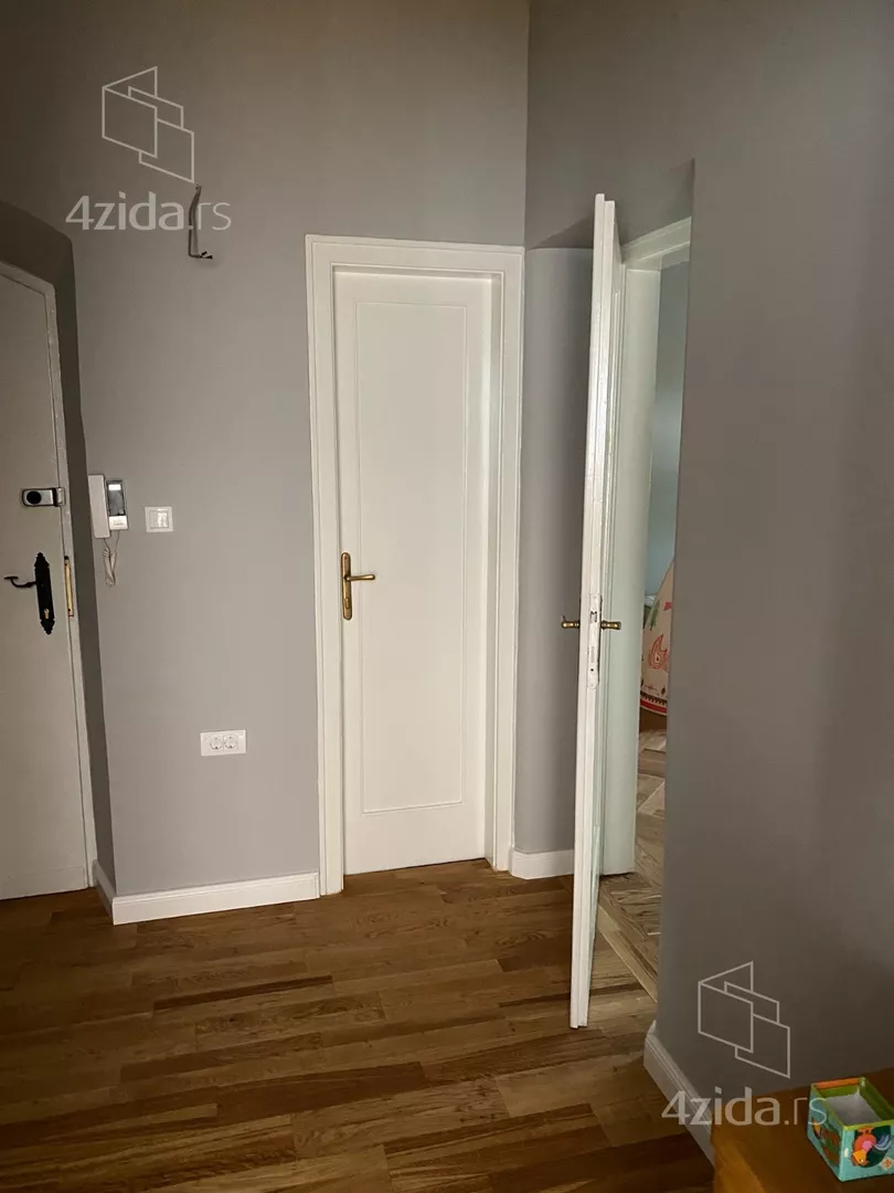 Četvoroiposoban stan | 4zida