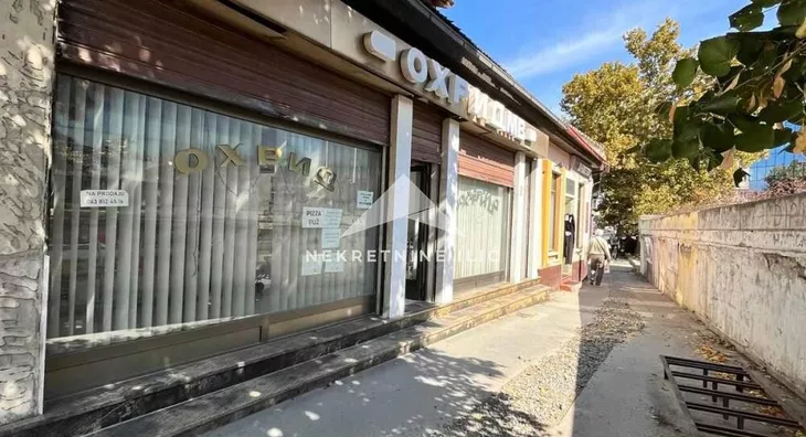 Poslovna zgrada | 4zida