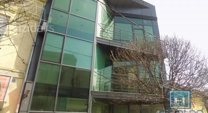 Poslovna zgrada | 4zida