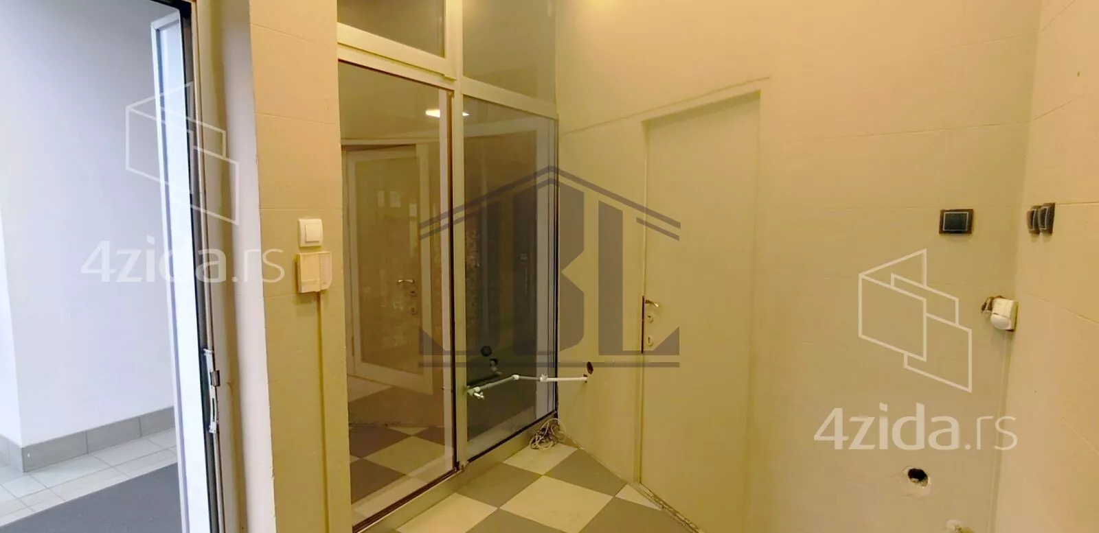 Lokal | 4zida