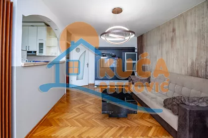 Trg 14. oktobra | 4zida.rs