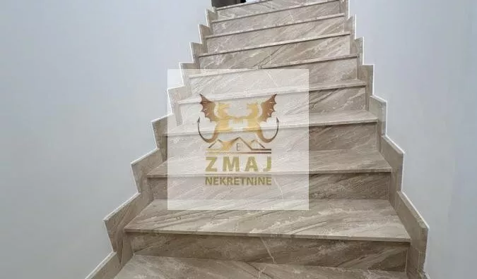 Šestosoban stan | 4zida