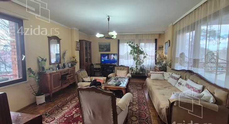 Četvoroiposoban stan | 4zida