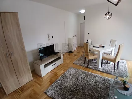Prvomajska | 4zida.rs