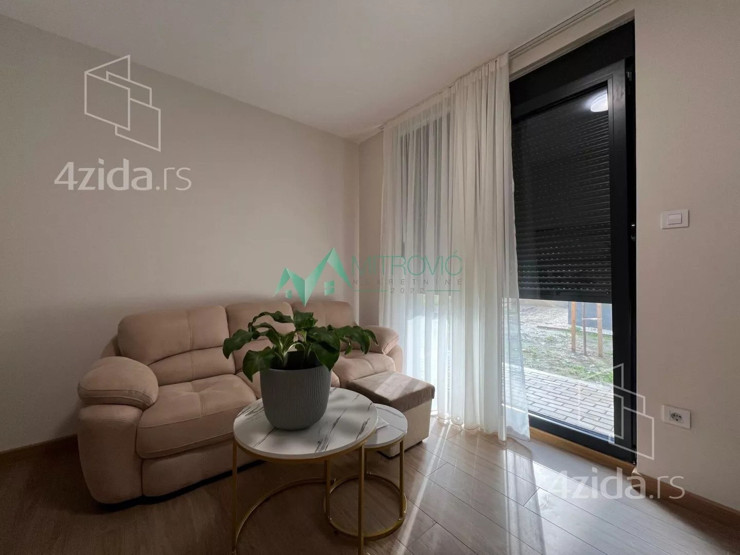 Jednoiposoban stan | 4zida