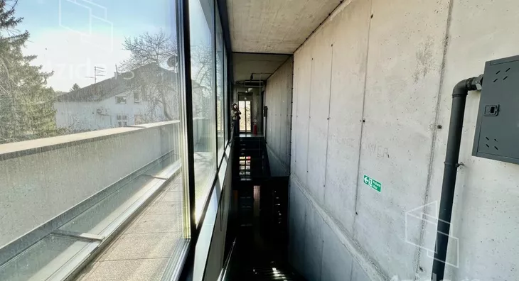 Poslovna zgrada | 4zida