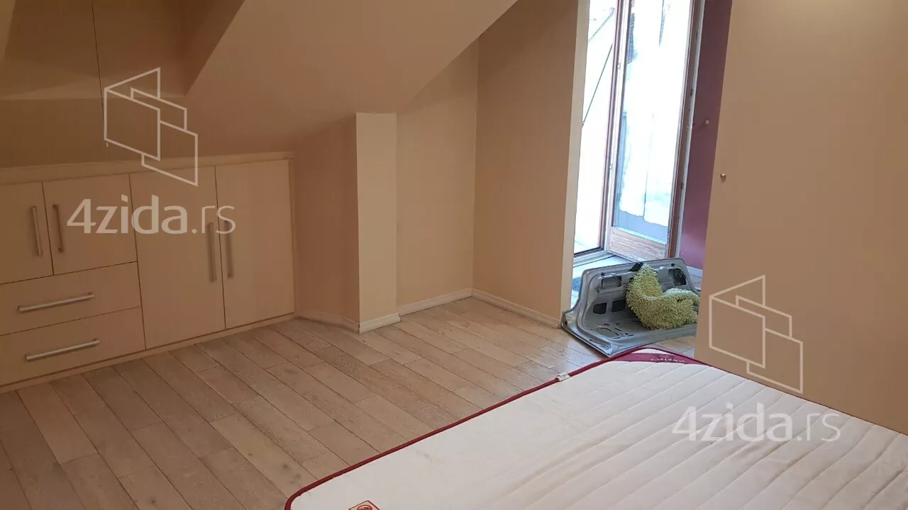 Šestosoban stan | 4zida