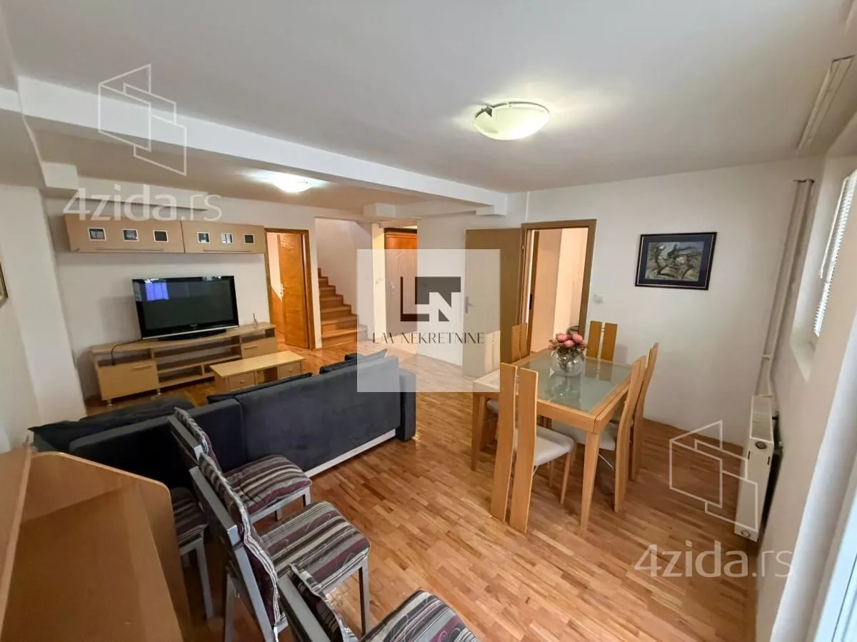 Šestosoban stan | 4zida