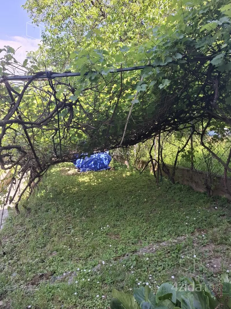 Četvoroiposoban stan | 4zida