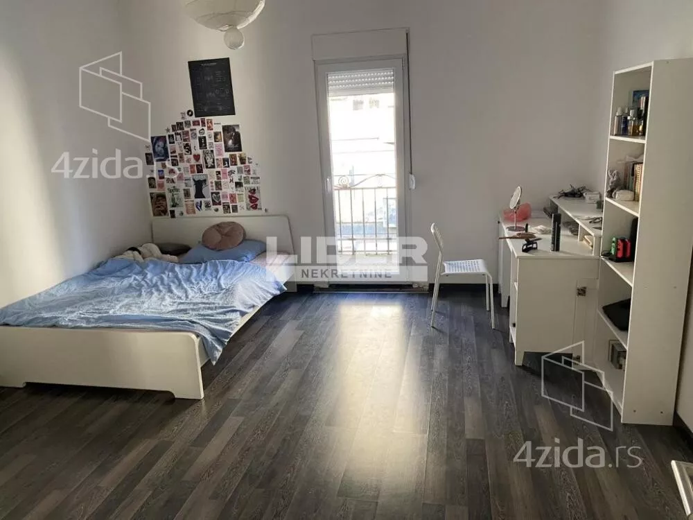 Šestoiposoban stan | 4zida