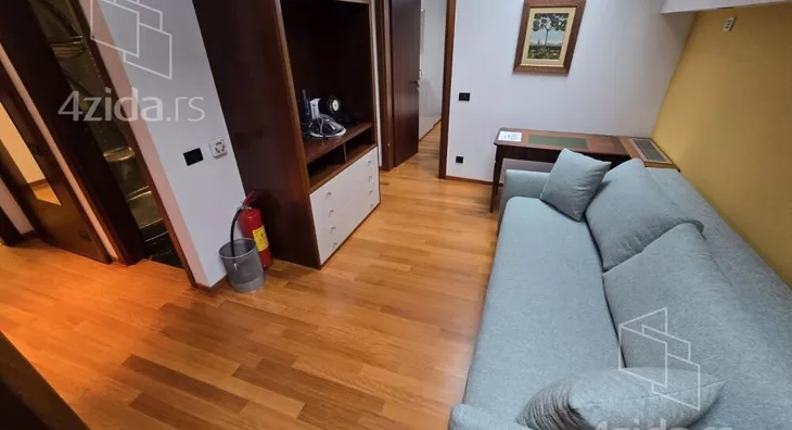 Šestosoban stan | 4zida