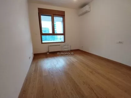 Tadije Sondermajera | 4zida.rs