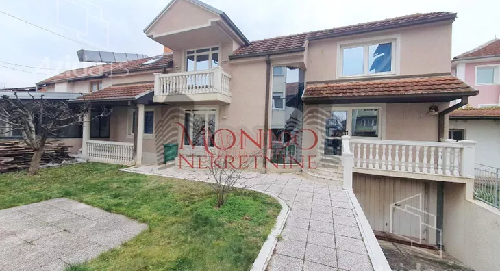 Poslovna zgrada | 4zida