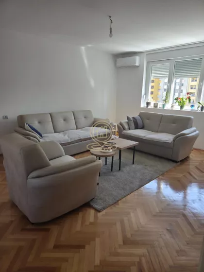 Crveni Pevac | 4zida.rs