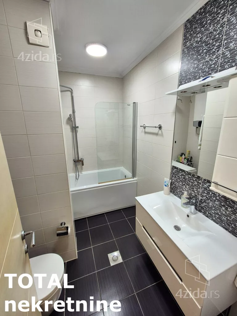 Šestosoban stan | 4zida